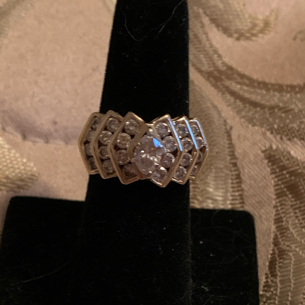 14K 2.00CTW YG Marquise/Round Diamond Ring.